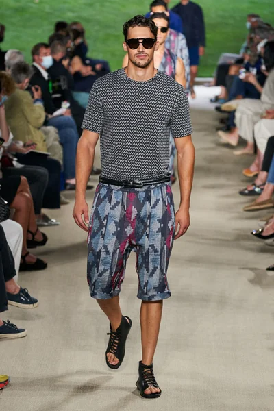 Look 30